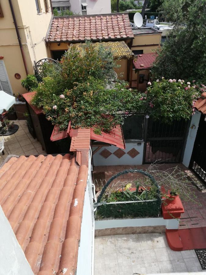 Luce Bed & Breakfast ลีวอร์โน ภายนอก รูปภาพ